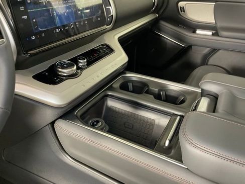 New 2025 Ford Expedition Active image 21