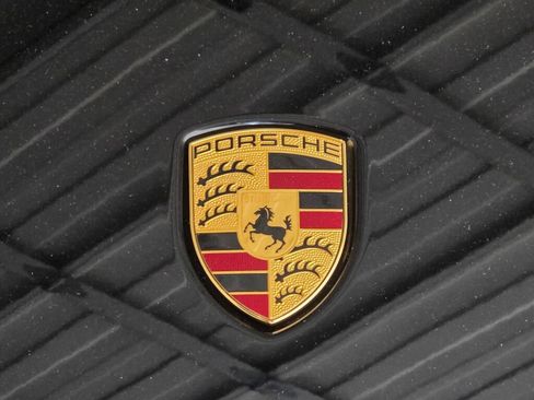 Certified 2025 Porsche Macan AWD/4WD image 31