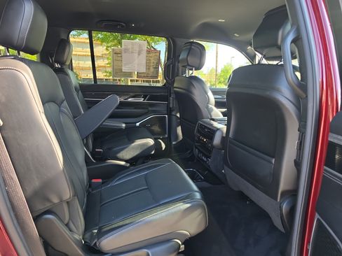Used 2022 Jeep Wagoneer Series III w/ Flexible Seating Group AWD/4WD image 27