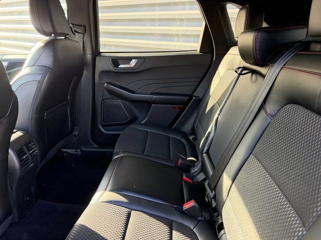 Used 2024 Ford Escape ST-Line w/ Tech Pack #1 AWD/4WD image 18