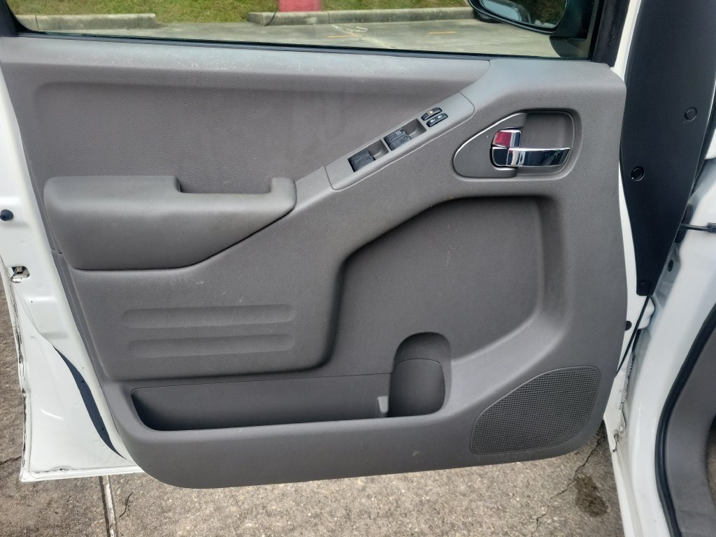Used 2015 Nissan Frontier SV RWD image 13