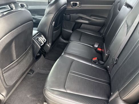 Used 2024 Kia Sorento S image 14