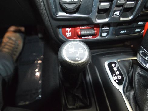 Used 2025 Jeep Wrangler Unlimited Rubicon 4xe w/ Safety Group AWD/4WD image 40