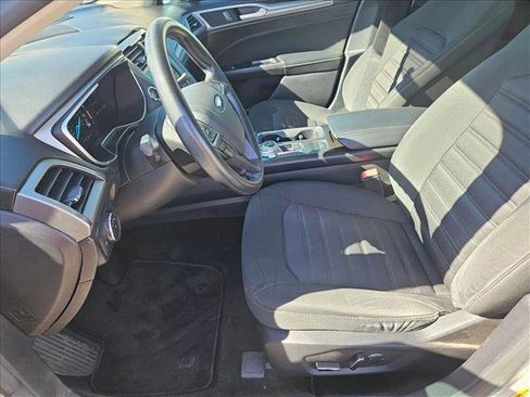 Used 2017 Ford Fusion SE w/ Fusion SE Technology Package image 10