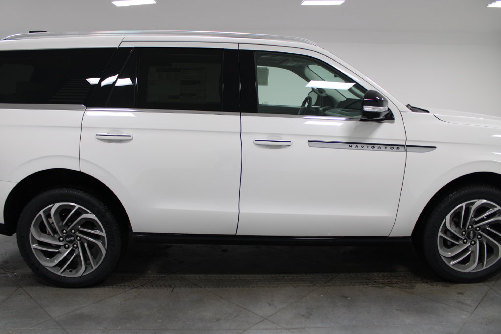 New 2026 Lincoln Navigator Reserve AWD/4WD image 10