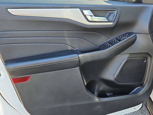 Used 2021 Ford Escape SE image 13