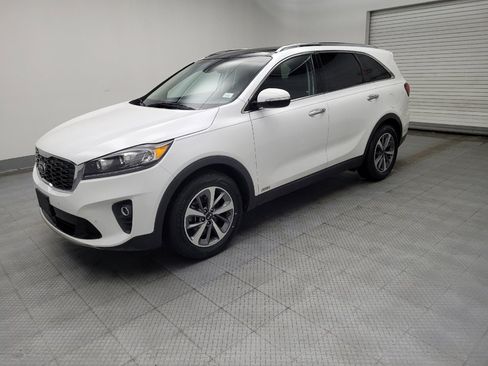 Used 2019 Kia Sorento EX w/ EX Touring Package image 2