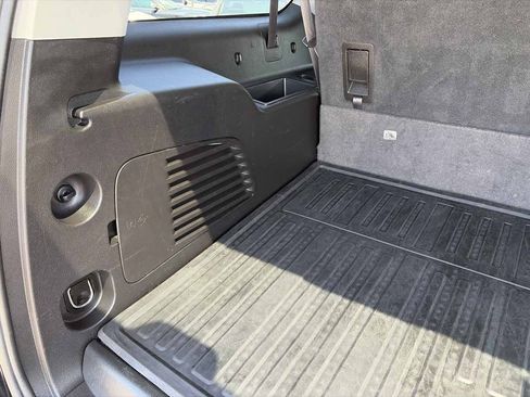 Used 2016 Chevrolet Suburban LS RWD image 19