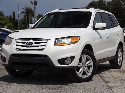 Used 2010 Hyundai Santa Fe SE FWD image 1