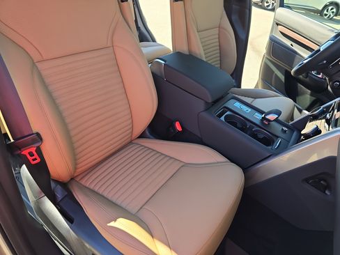 New 2026 Land Rover Discovery Dynamic SE image 10