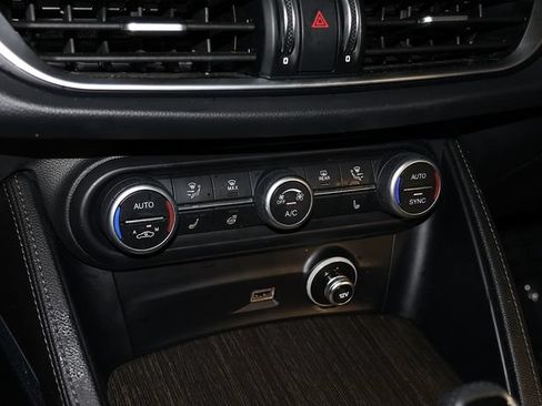 Used 2023 Alfa Romeo Stelvio Ti AWD/4WD image 22