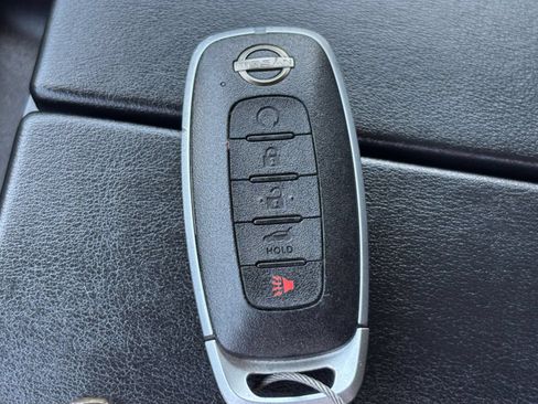 Used 2025 Nissan Rogue SV FWD image 25