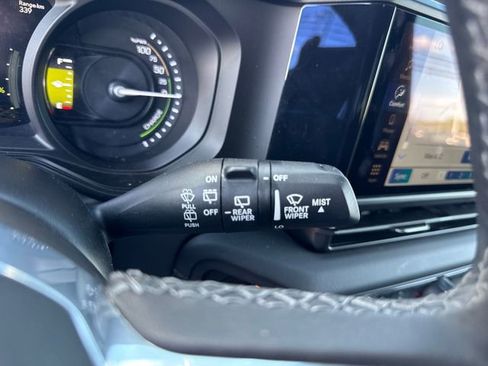 Used 2025 Jeep Wrangler Unlimited Sahara AWD/4WD image 26