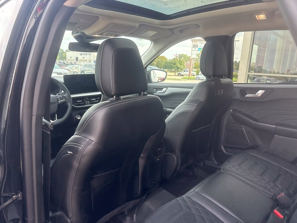 Used 2024 Ford Escape Platinum w/ Premium Technology Package AWD/4WD image 38