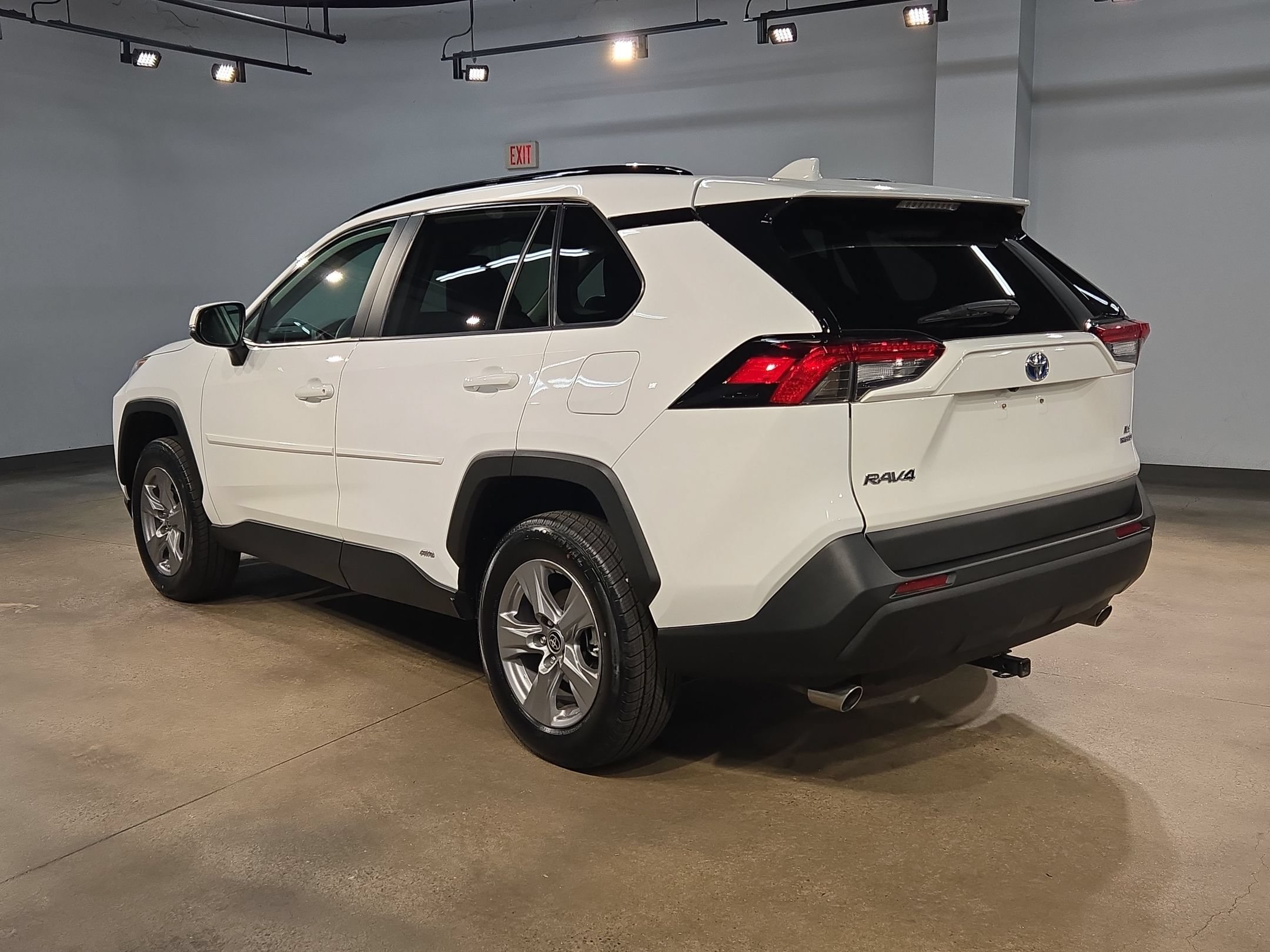Certified 2024 Toyota RAV4 LE AWD/4WD image 5