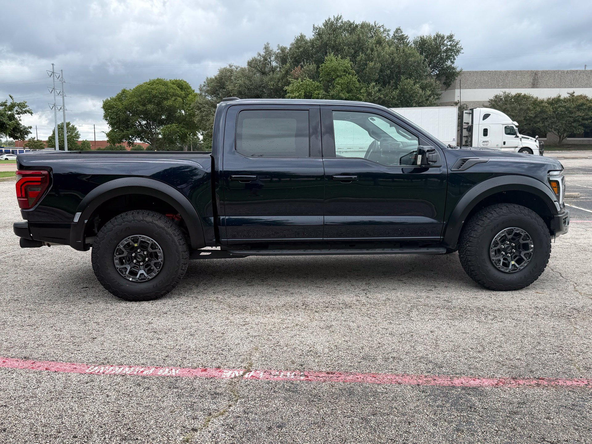 Used 2026 Ford F150 Raptor AWD/4WD image 11