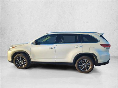 Used 2019 Toyota Highlander XLE image 7
