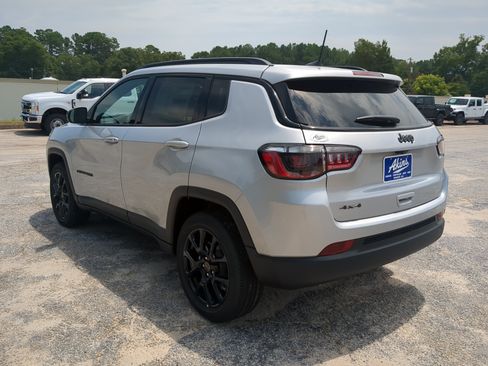New 2026 Jeep Compass Latitude AWD/4WD image 5