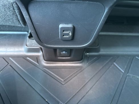 Used 2022 GMC Terrain SLT w/ Infotainment Package II image 17