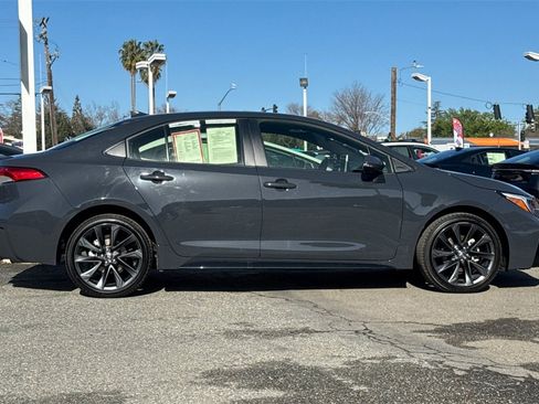 Certified 2025 Toyota Corolla SE image 2