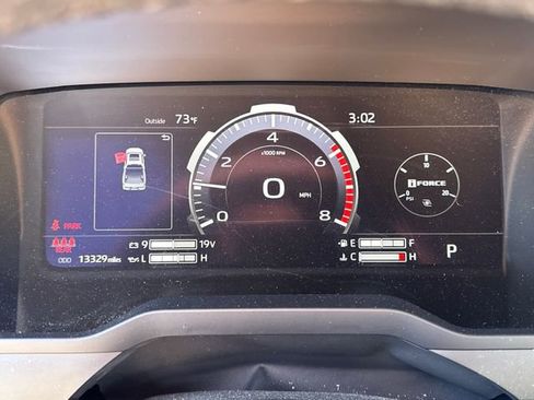 Used 2025 Toyota Tundra Limited AWD/4WD image 18