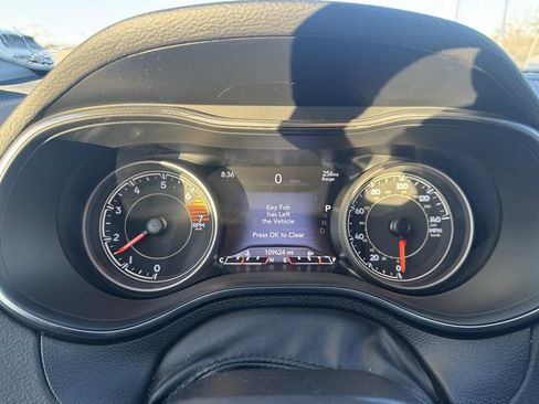 Used 2019 Jeep Cherokee Limited image 11