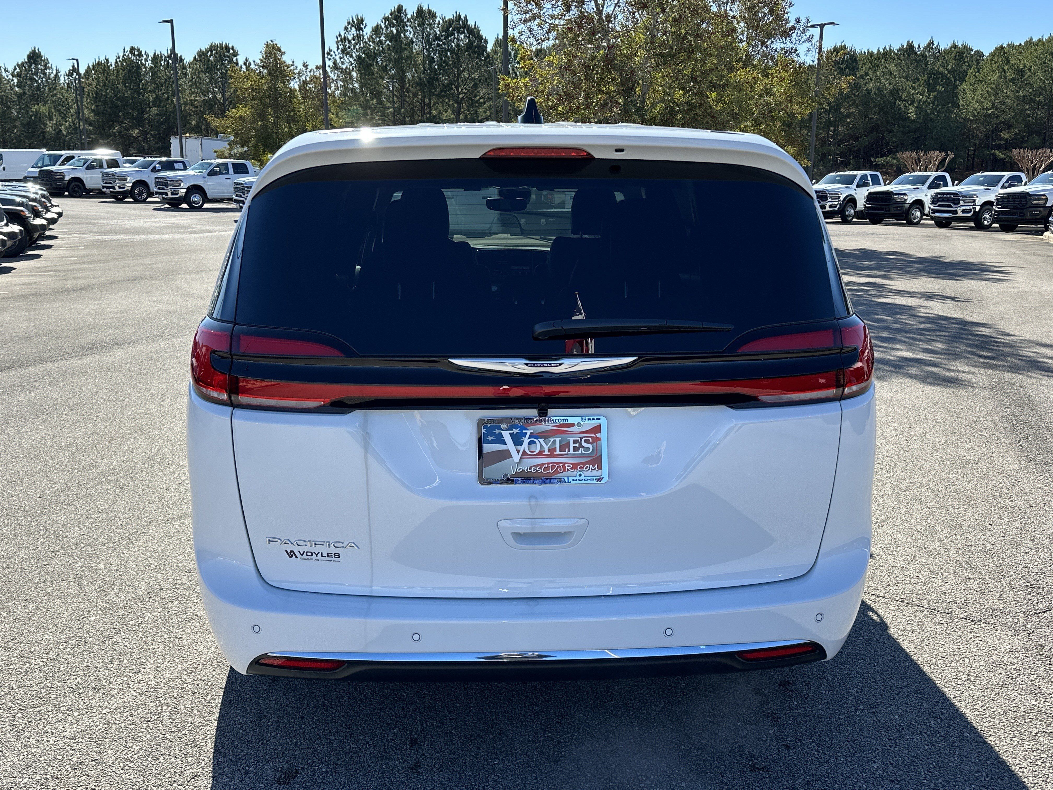 New 2026 Chrysler Pacifica Select FWD image 6