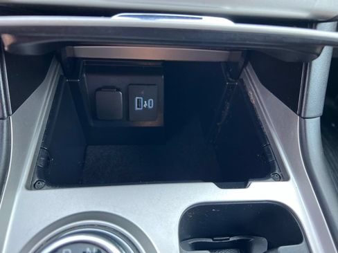 Used 2022 Ford Explorer XLT AWD/4WD image 37