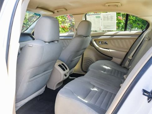 Used 2013 Ford Taurus SE image 18
