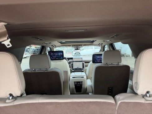 Certified 2025 GMC Yukon XL Denali w/ Denali Reserve Package image 7