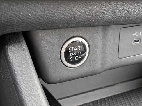Used 2023 Nissan Rogue SV AWD/4WD image 25