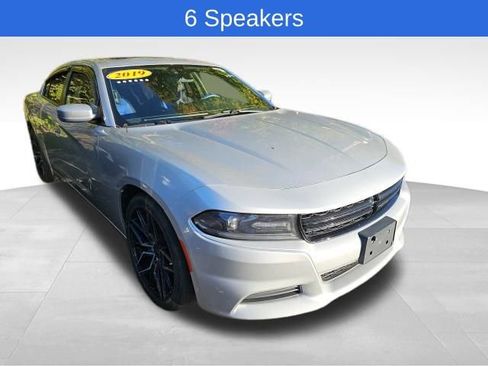Used 2019 Dodge Charger SXT image 5