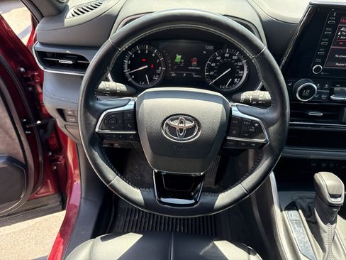 Used 2021 Toyota Highlander XSE AWD/4WD image 18