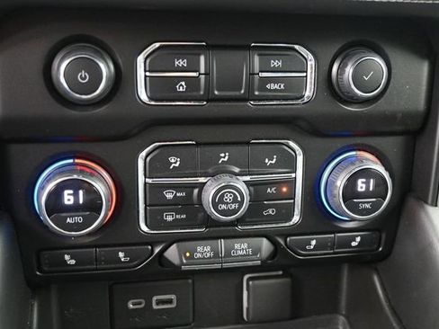 Used 2021 Chevrolet Suburban Z71 AWD/4WD image 13