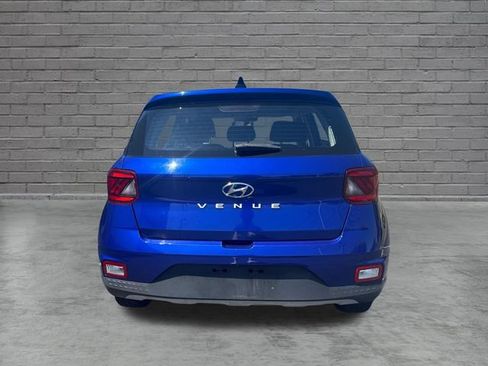Used 2021 Hyundai Venue SE FWD image 4