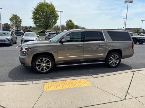 Used 2018 Chevrolet Suburban LT w/ LT Signature Package image 1
