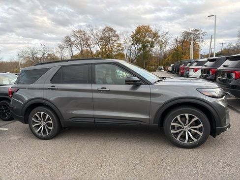 New 2026 Ford Explorer ST-Line image 2