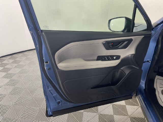 Used 2025 Subaru Forester Premium AWD/4WD image 17