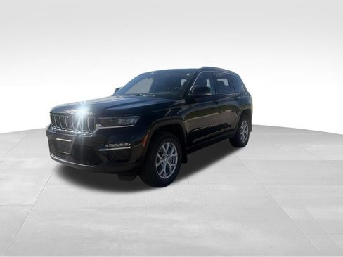 Used 2022 Jeep Grand Cherokee Limited w/ Luxury Tech Group II AWD/4WD image 3