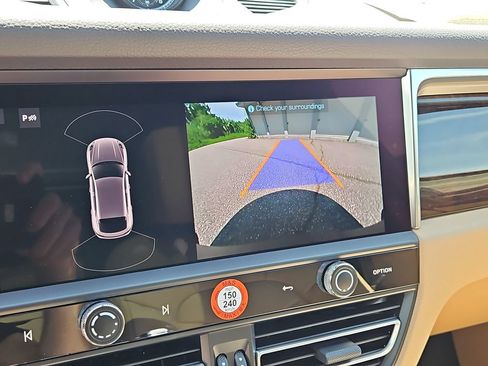 Certified 2026 Porsche Macan AWD/4WD image 13