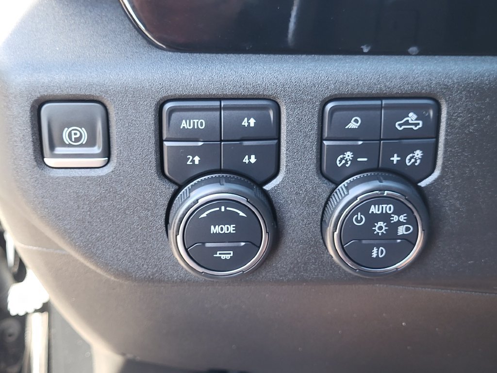 Used 2023 Chevrolet Silverado 1500 High Country w/ High Country Premium Package AWD/4WD image 27