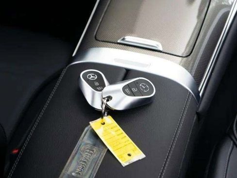 Used 2024 Mercedes-Benz GLC 300 4MATIC image 48