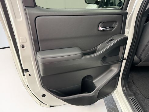 Used 2023 Nissan Frontier SV AWD/4WD image 26