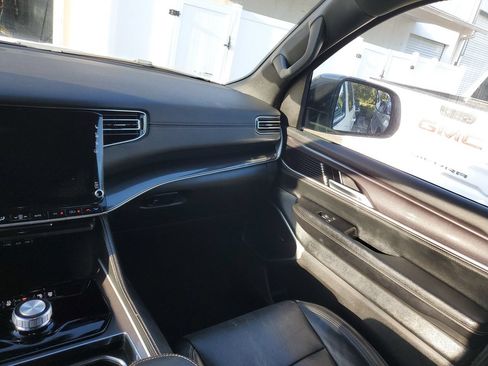 Used 2024 Jeep Wagoneer L 4WD image 12
