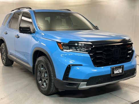 Used 2024 Honda Pilot TrailSport image 8
