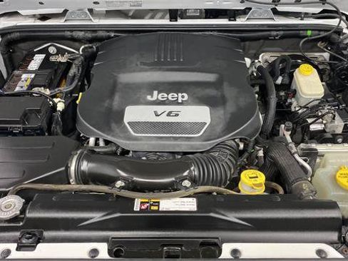 Used 2014 Jeep Wrangler Unlimited Sport w/ Quick Order Package 24S AWD/4WD image 28