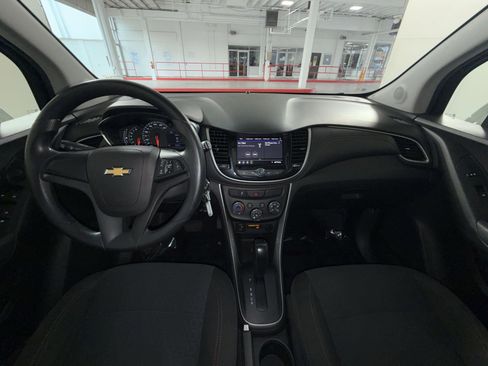 Used 2020 Chevrolet Trax LS FWD image 22