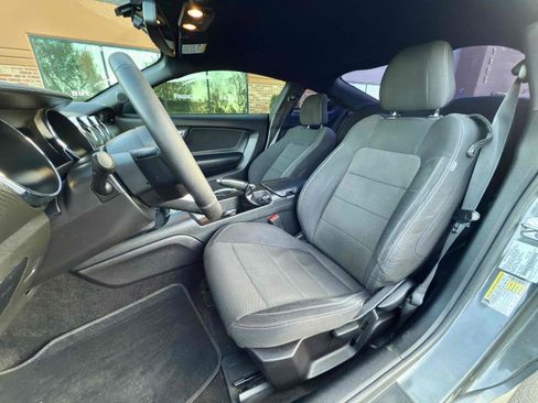 Used 2017 Ford Mustang V6 image 29