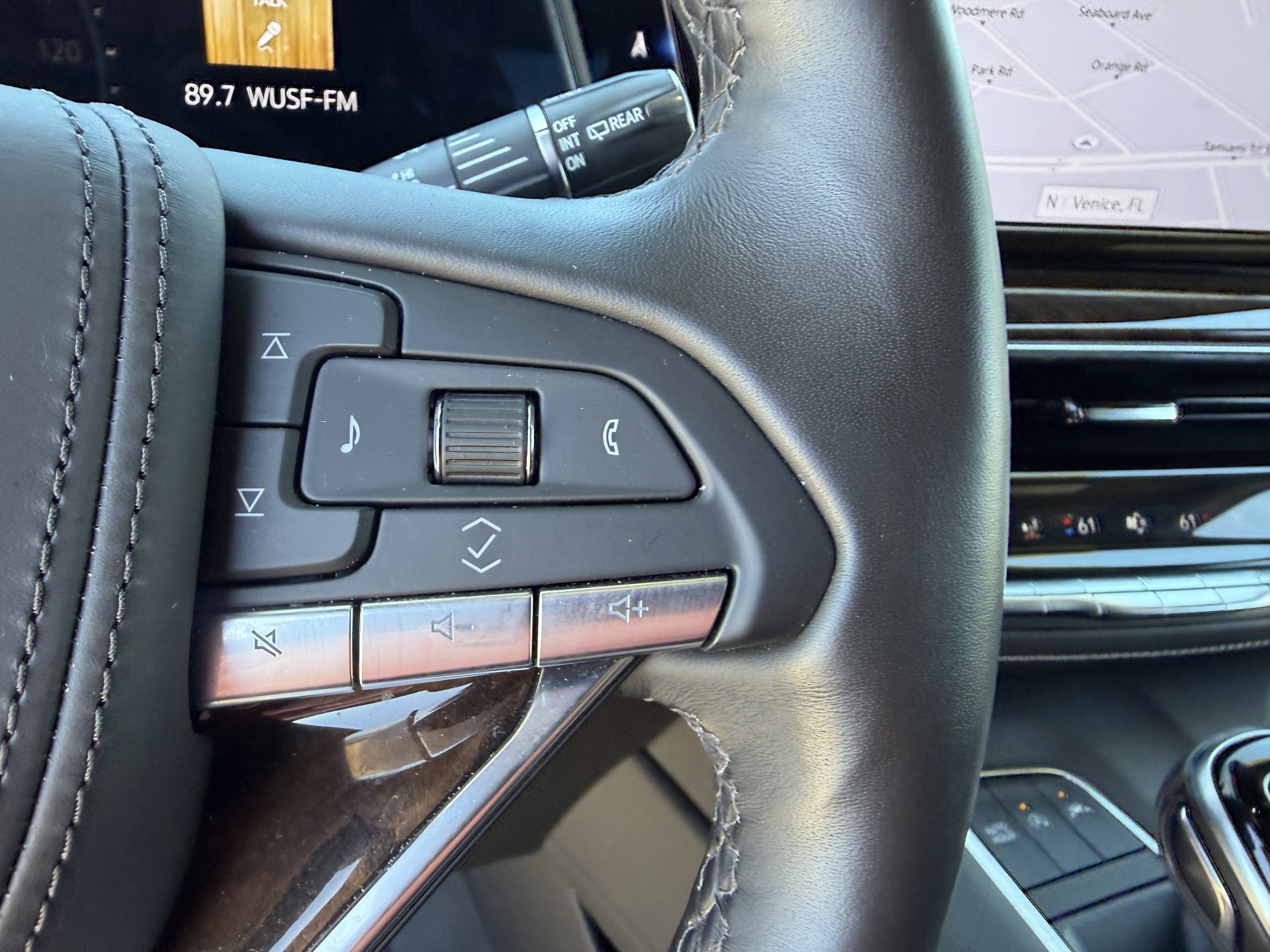Certified 2022 Cadillac Escalade Premium Luxury Platinum w/ LPO, Radiant Package AWD/4WD image 26