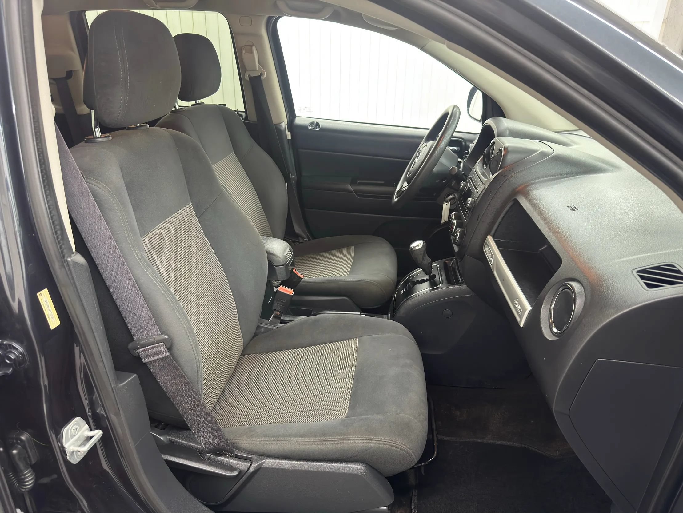 Used 2015 Jeep Compass Sport FWD image 9